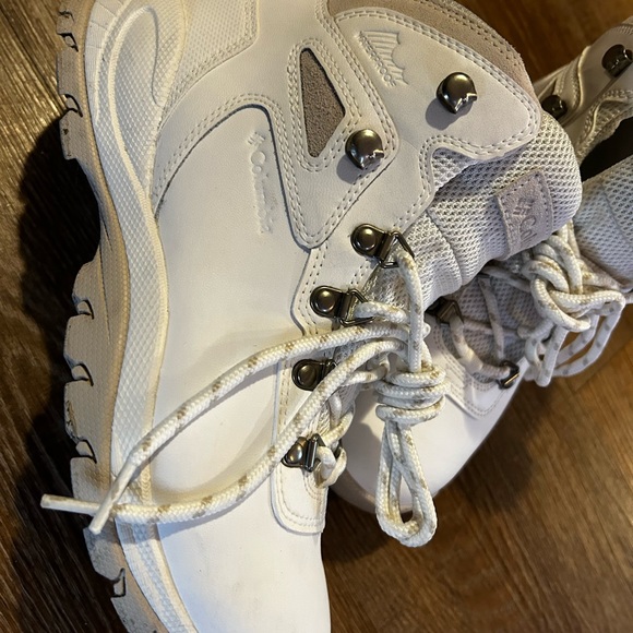 Columbia womens Newton Ridge Plus Hiking Boot - Picture 3 of 6